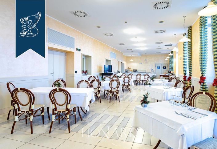 Image No.31-43 Bed Villa for sale