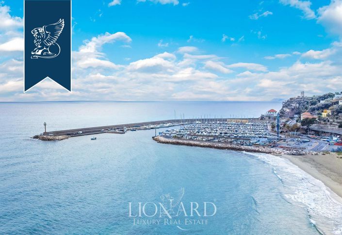 Image No.49-43 Bed Villa for sale