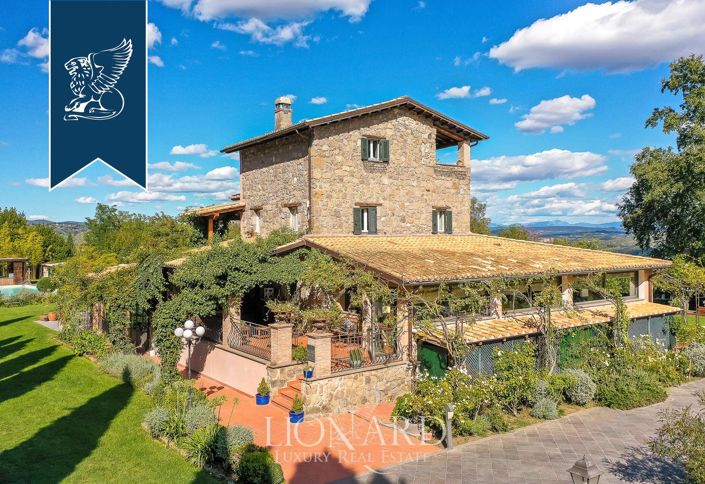 Image No.12-18 Bed Farmhouse for sale