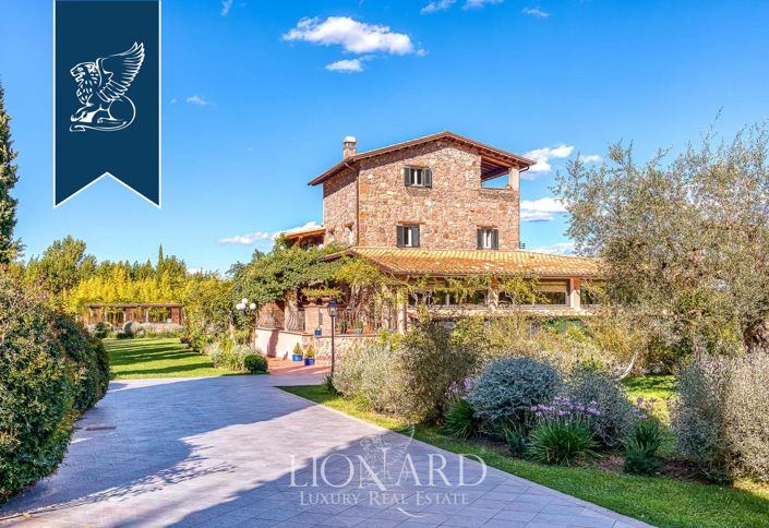 Image No.13-18 Bed Farmhouse for sale