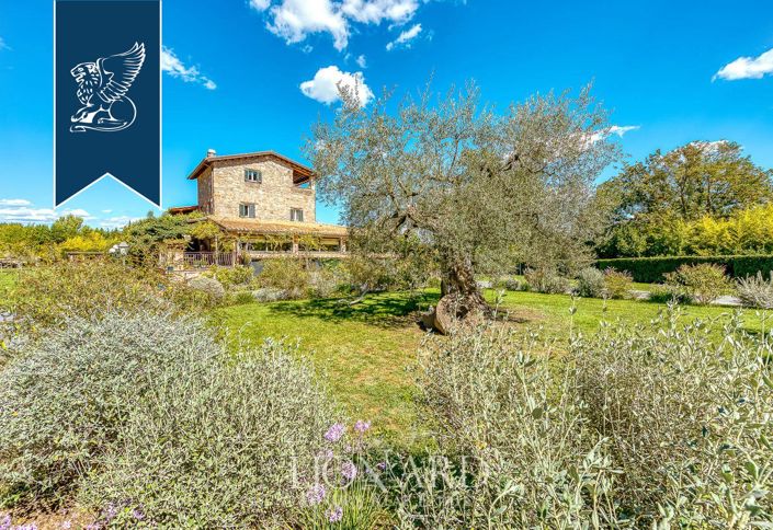 Image No.15-18 Bed Farmhouse for sale