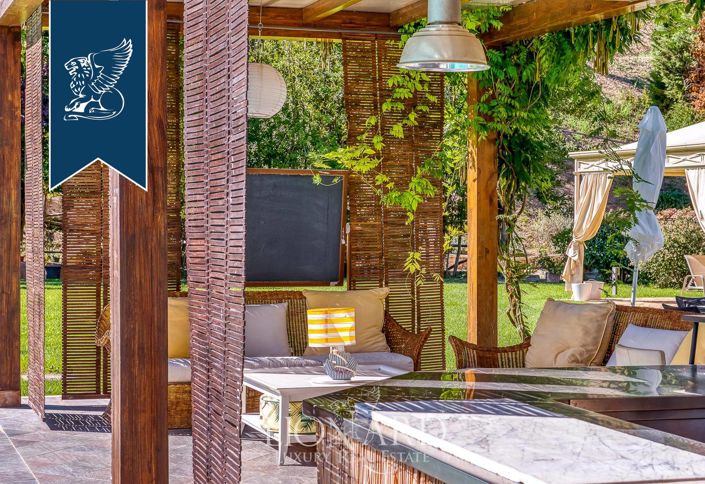 Image No.27-18 Bed Farmhouse for sale