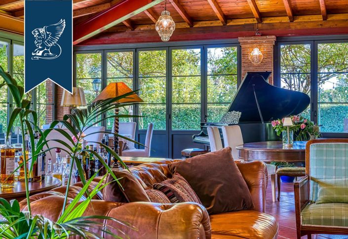 Image No.32-18 Bed Farmhouse for sale