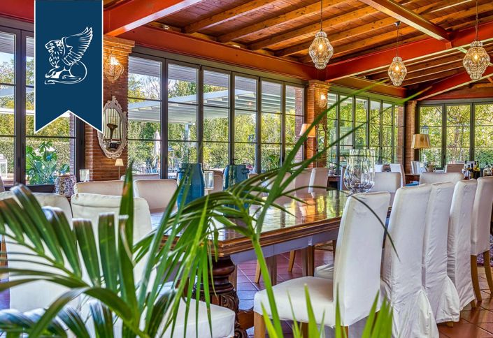 Image No.34-18 Bed Farmhouse for sale