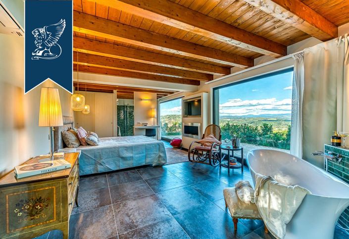 Image No.41-18 Bed Farmhouse for sale