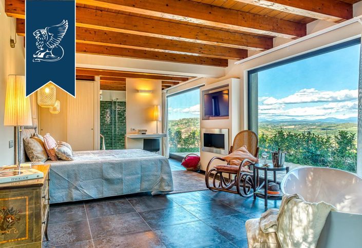 Image No.42-18 Bed Farmhouse for sale