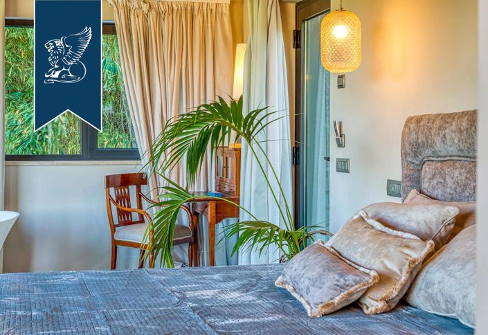 Image No.49-18 Bed Farmhouse for sale