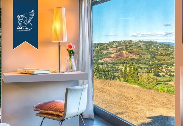 Image No.50-18 Bed Farmhouse for sale