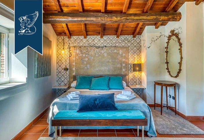 Image No.54-18 Bed Farmhouse for sale