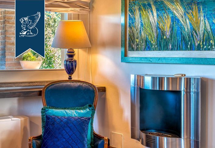 Image No.55-18 Bed Farmhouse for sale