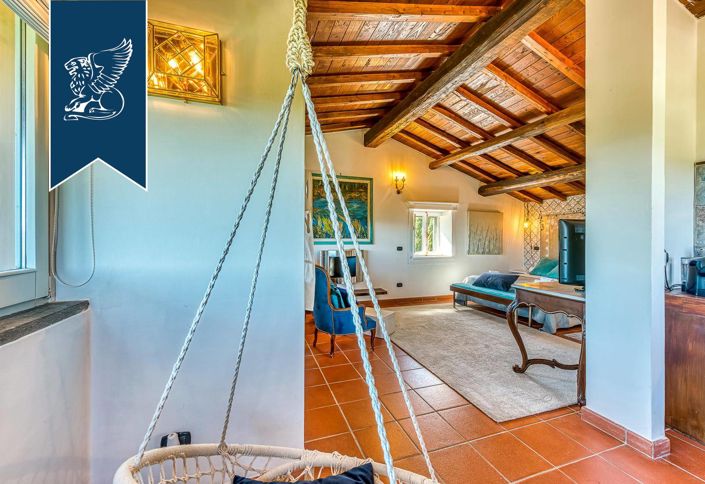 Image No.56-18 Bed Farmhouse for sale