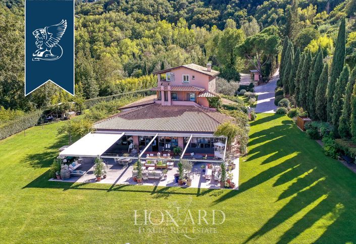 Image No.8-18 Bed Farmhouse for sale