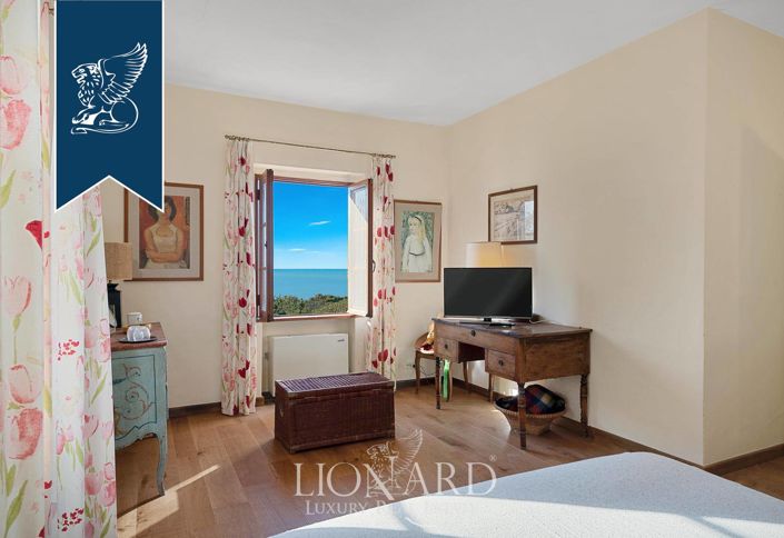 Image No.16-12 Bed Villa for sale