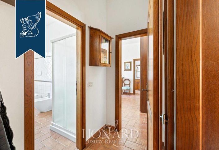 Image No.12-6 Bed Farmhouse for sale