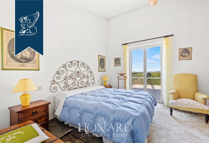 Image No.14-6 Bed Farmhouse for sale