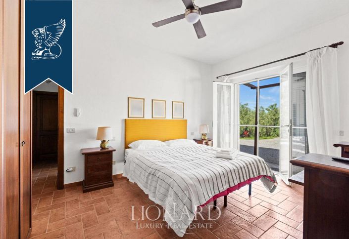 Image No.19-6 Bed Farmhouse for sale