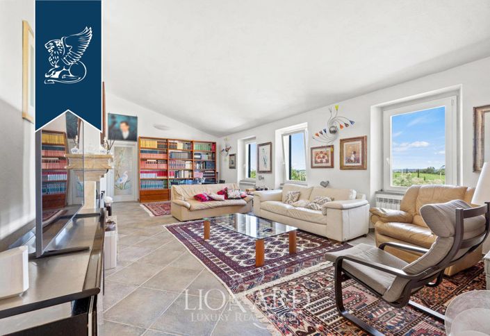 Image No.10-6 Bed Farmhouse for sale