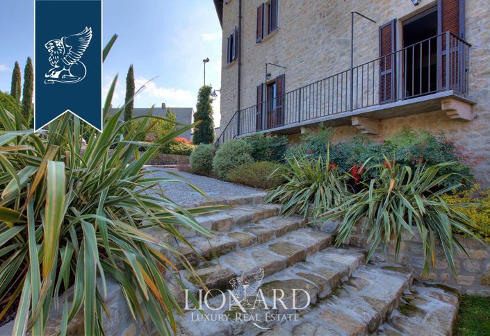 Image No.12-7 Bed Property for sale