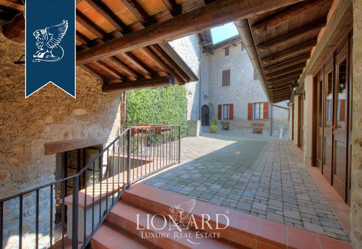 Image No.16-7 Bed Property for sale