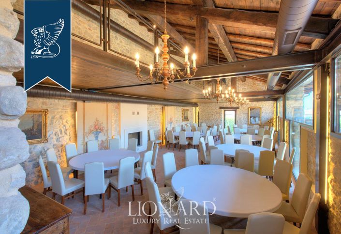 Image No.20-7 Bed Property for sale