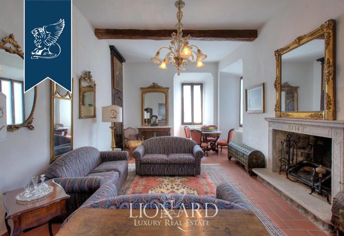 Image No.25-7 Bed Property for sale