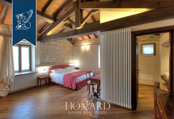 Image No.32-7 Bed Property for sale