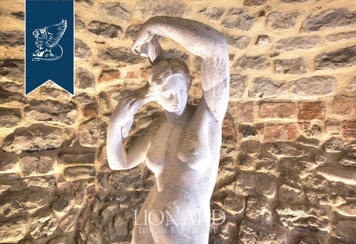 Image No.42-7 Bed Property for sale