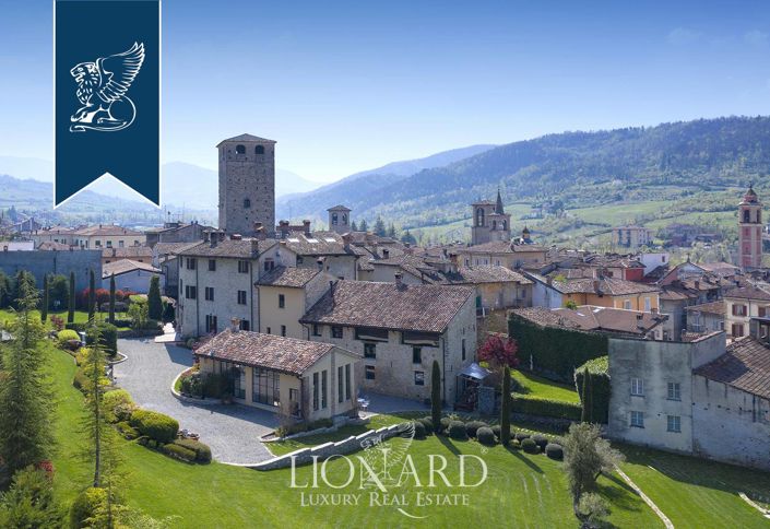 Image No.44-7 Bed Property for sale