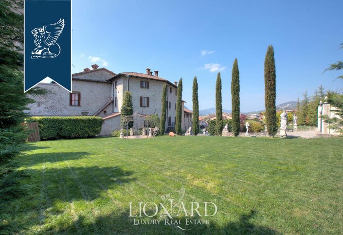 Image No.5-7 Bed Property for sale