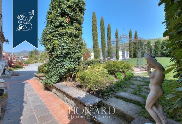 Image No.8-7 Bed Property for sale