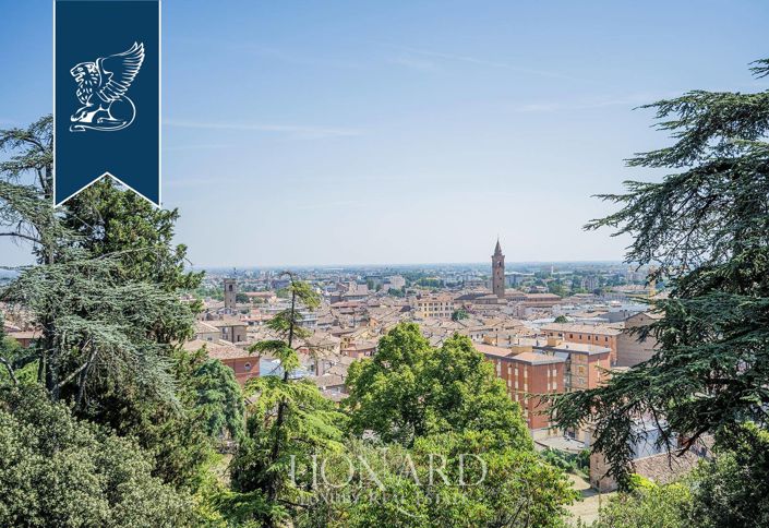 Image No.29-5 Bed Villa for sale