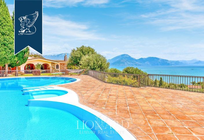 Image No.1-8 Bed Villa for sale
