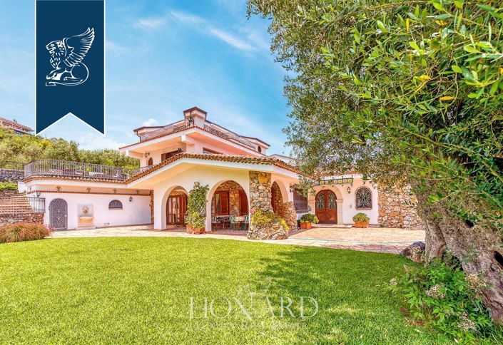 Image No.12-8 Bed Villa for sale