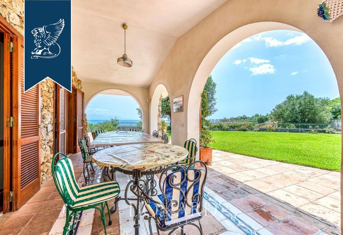 Image No.14-8 Bed Villa for sale