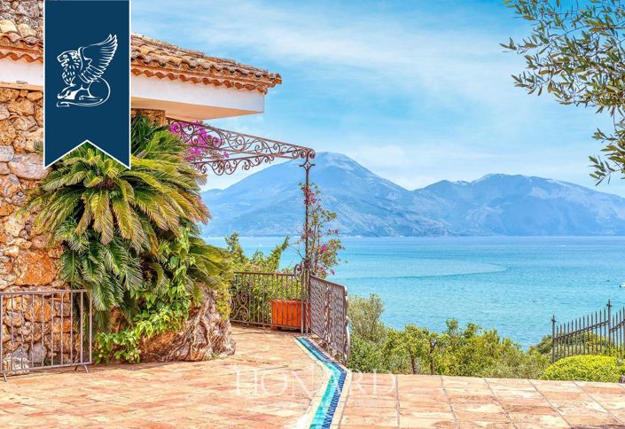 Image No.2-8 Bed Villa for sale