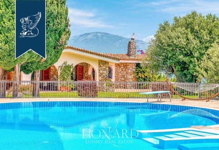 Image No.5-8 Bed Villa for sale