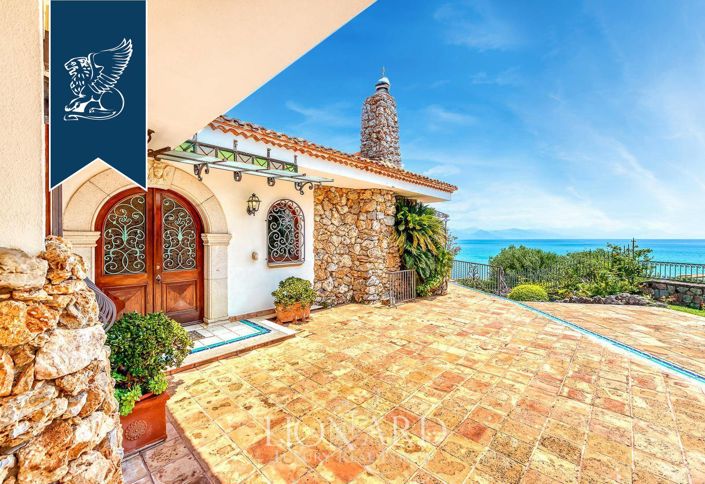 Image No.8-8 Bed Villa for sale