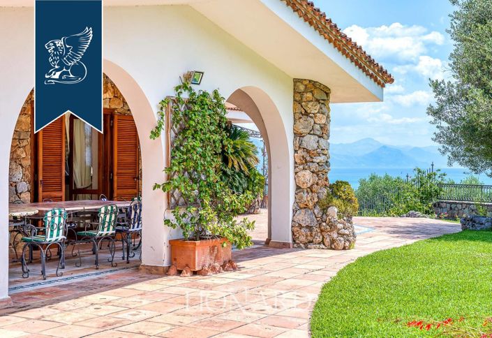 Image No.9-8 Bed Villa for sale