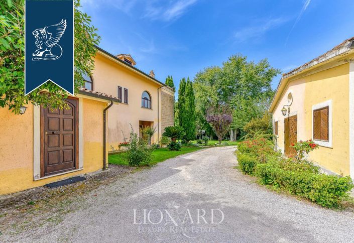 Image No.12-18 Bed Villa for sale