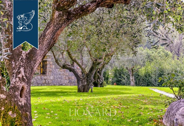 Image No.15-18 Bed Villa for sale