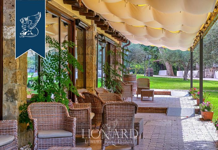 Image No.6-18 Bed Villa for sale