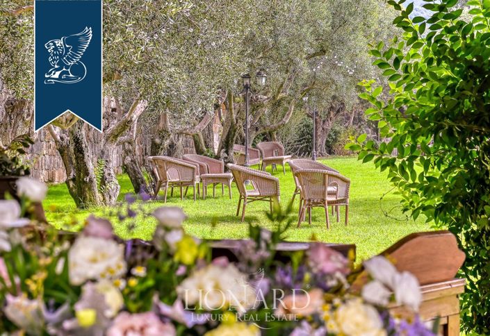 Image No.9-18 Bed Villa for sale