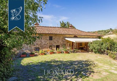 8 Bed Farmhouse for sale