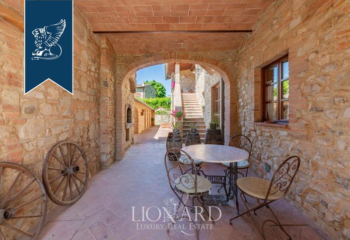 Image No.12-11 Bed Farmhouse for sale