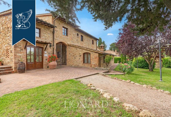 Image No.19-11 Bed Farmhouse for sale