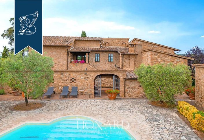 Image No.2-11 Bed Farmhouse for sale