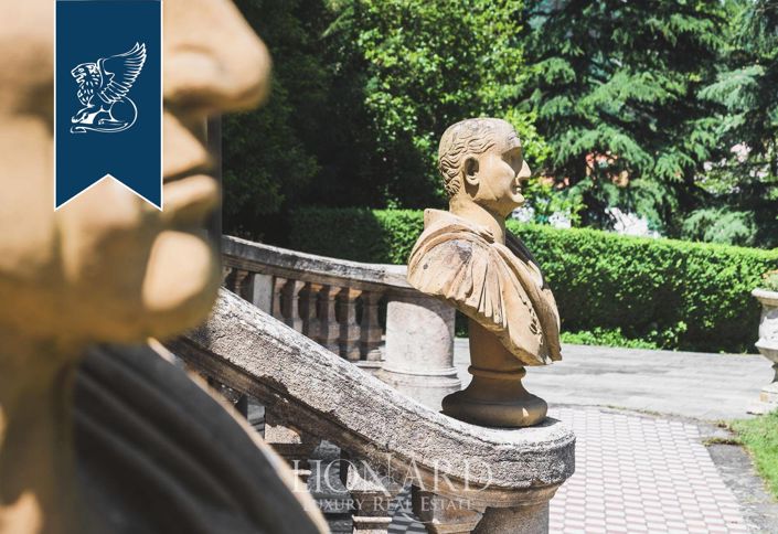 Image No.11-10 Bed Villa for sale