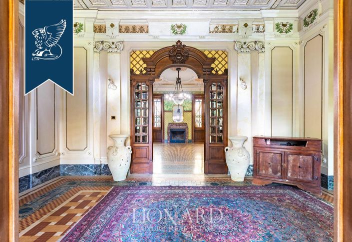 Image No.19-10 Bed Villa for sale