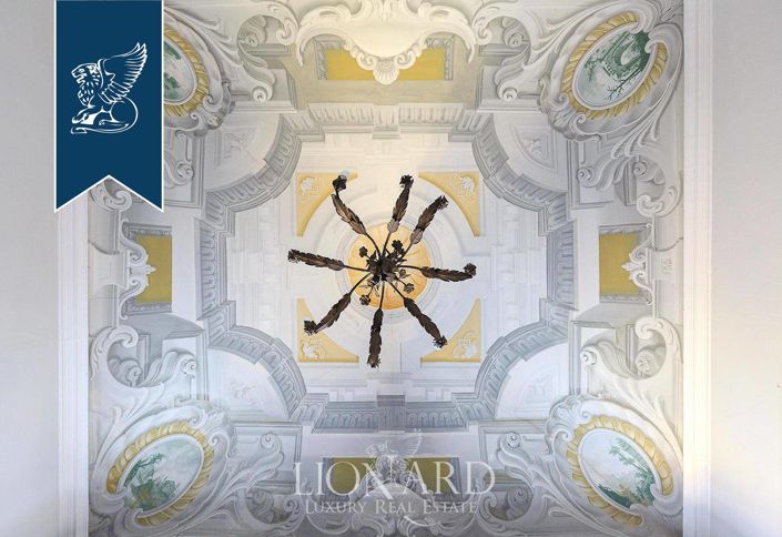 Image No.17-10 Bed Villa for sale