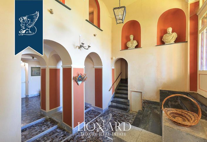 Image No.20-10 Bed Villa for sale